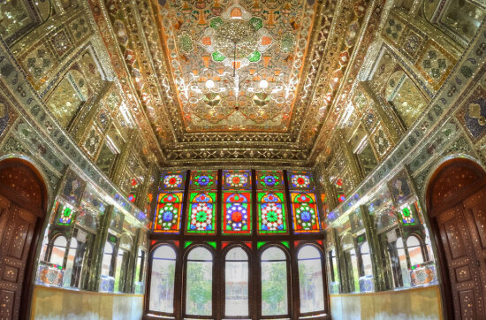 سرنوشت تلخ واگذاری بخش‌هایی از نارنجستان قوام شیراز | شکستگی در آئینه‌کاری‌های نفیس خانه زینت‌الملک | اتاق‌های خانه مانتوفروشی شدند!