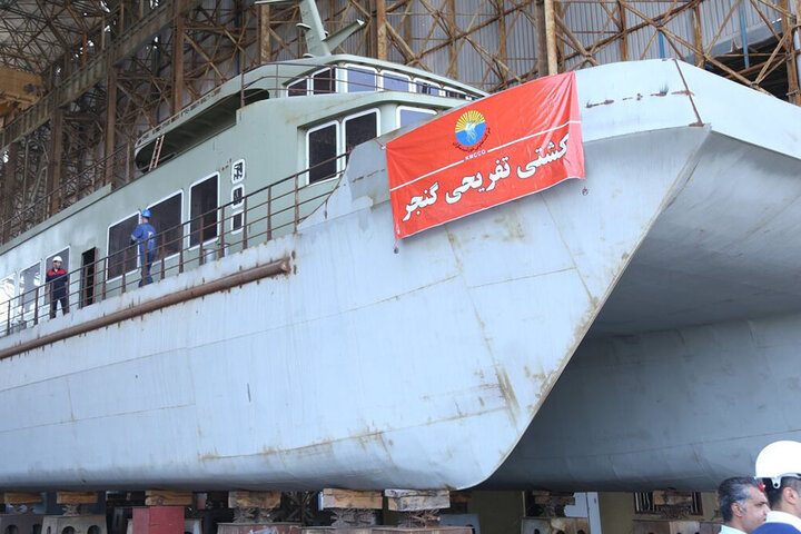 روند ساخت کشتی تفریحی ایرانی در بندرعباس
