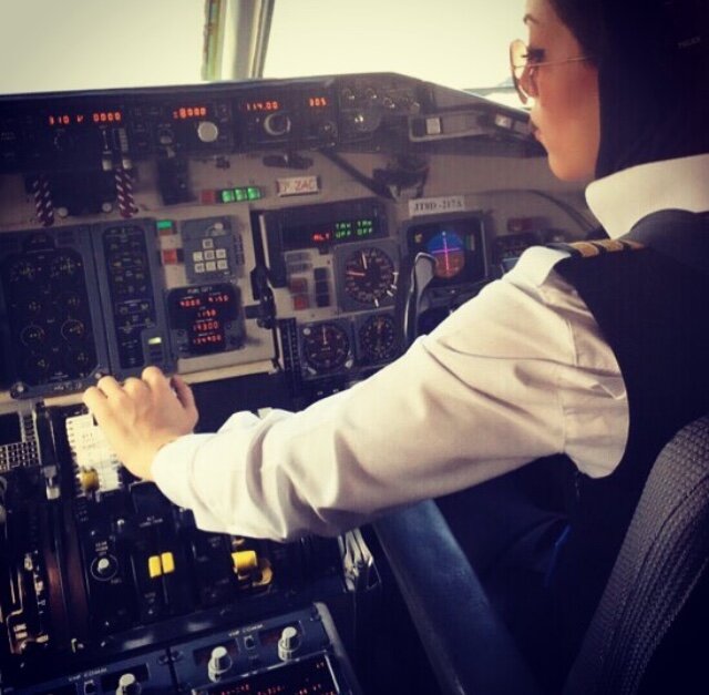 فراز و فرودهای خلبان زن ایرانی ؛ کاپیتان نشاط جهانداری را بشناسید