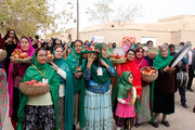 فیلم | جشن زرتشتی‌های مبارکه یزد برای انار | از دف‌نوازی زنان تا لباس‌های رنگین‌ زنان زرتشتی