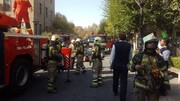 آتش به جان هتل‌های تهران افتاد | تصاویر آتش سوزی هتل قدیمی در خیابان صوراسرافیل | ۲۰ مسافر را از هتل خارج کردند