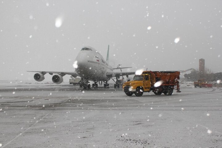لغو تمامی پروازهای فرودگاه مهرآباد  به دلیل بارش شدید برف