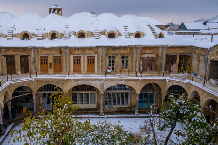 تصاویر | حال و هوای بازار تاریخی اراک پس از اولین برف پاییزی