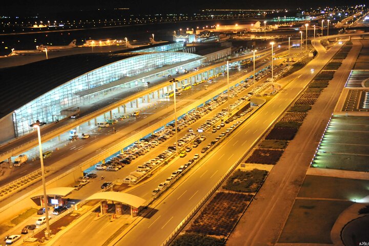  منشاء بوی بد اطراف فرودگاه امام مشخص شد | مسافران همچنان آزار می‎بینند