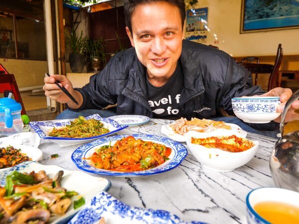 سفر اینفلوئنسر مشهور دنیا به ایران | تجربه طعم رشته خوشکار و کباب رشتی | منتظر ویدئوهای مارک وینز  از غذاهای ایرانی باشید