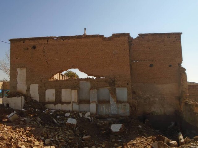 دیوار خانه‌ قاجاری رسولی در شیراز را بعد از چند بار آتش‌سوزی، سوراخ کردند