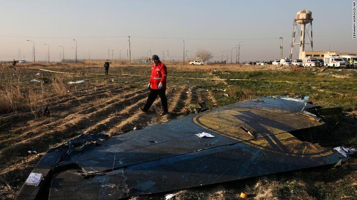 گزارش میدانی از لحظات اولیه سقوط هواپیمای اوکراینی | هواپیما با یک بال داشت سقوط می‌کرد...