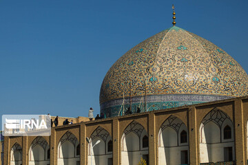تاملی بر مرمت گنبد مسجد شیخ لطف‌الله اصفهان | پی‌ها نم کشیده است