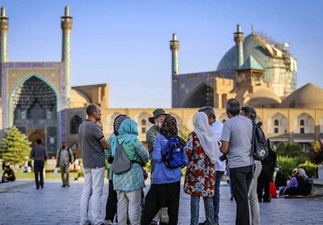 آیا حجاب اجباری گردشگران خارجی، قانونی است؟ | اجبار حجاب گردشگران و میهمانان خارجی براساس قانون است نه شرع