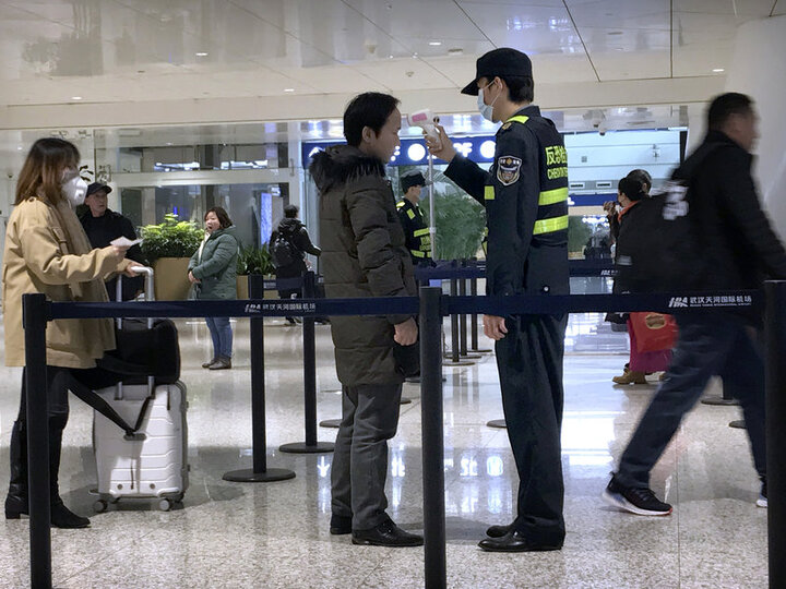 وحشت از کرونا | ضد عفونی کردن هواپیمایی که مسافران تایوانی کشتی کروز را به خانه برگرداند
