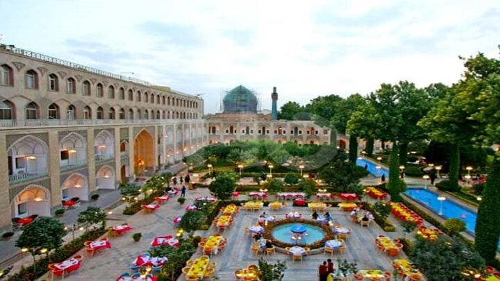کرونا هتل عباسی اصفهان را پس از ۵۳ سال به تعطیلی کشاند