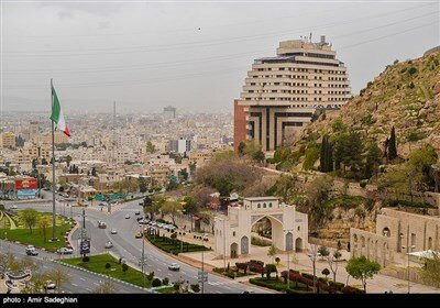 دلایل قرمز شدن وضعیت فارس؛ مبادی ورودی شهرها مانند قبل کنترل نمی‌شود | تست کرونا ۱۶ مسافر اتوبوس اصفهان - شیراز مثبت بود