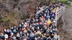 هجوم ۲۰ هزار گردشگر به پارک ملی چین پس از رایگان شدن ورودیه
