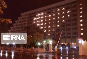 حمایت جالب هتل همای شیراز از بیماران کرونایی | روشن کردن چراغ‌های هتل به شکل قلب برای بیماران بیمارستان علی اصغر شیراز