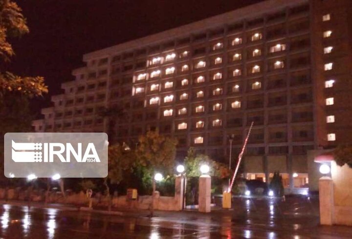 حمایت جالب هتل همای شیراز از بیماران کرونایی | روشن کردن چراغ‌های هتل به شکل قلب برای بیماران بیمارستان علی اصغر شیراز