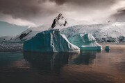 عکس هایی بی نظیر و درخشان از قطب جنوب و رنگ آبی فریبنده آن