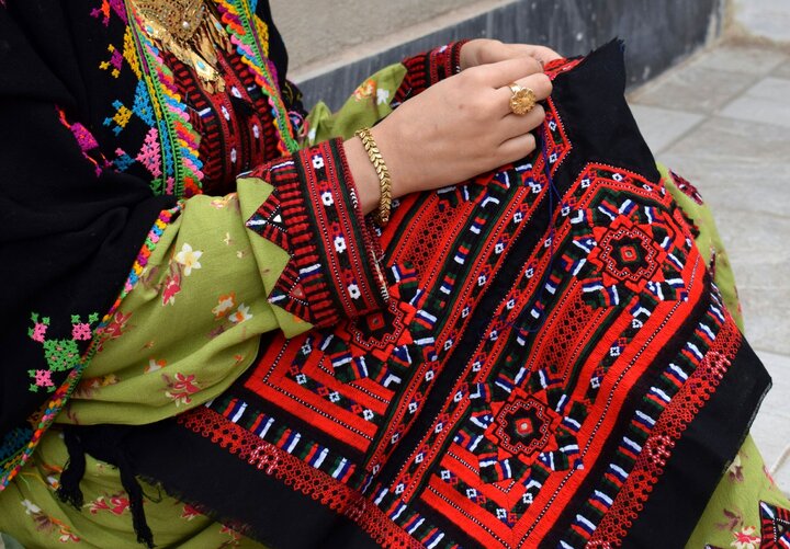 احیای هنرهای سنتی در قامت لباس به بهانه هفته گردشگری | لباس اقوام ایرانی از دیرباز زبانزد بوده‌اند