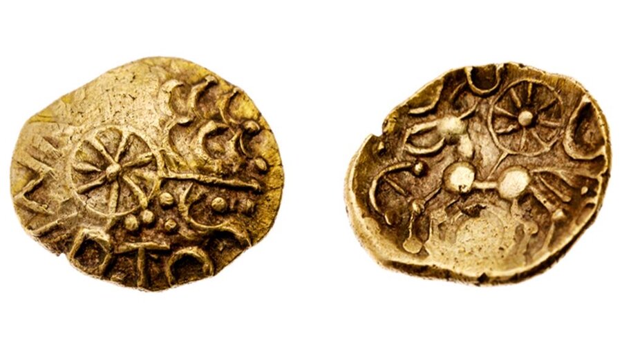 کشف سکه طلای تاریخی با فلزیاب | قدمتی بیش از ۲هزار سال!