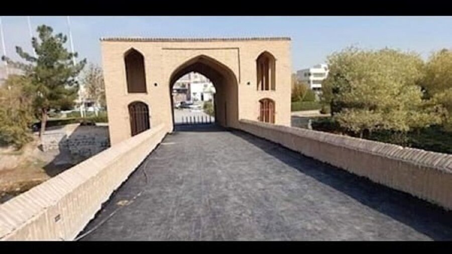 پاسخ میراث فرهنگی اصفهان به استفاده از قیر و گونی برای عایق‌سازی قدیمی ترین پل زاینده رود