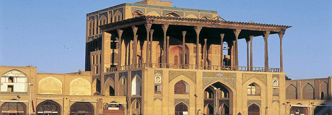 داربست‌های ایوان کاخ عالی‌قاپو اصفهان جمع‌آوری می‌شود