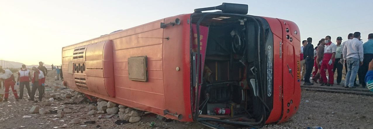 واژگونی اتوبوس مسافران هندی در استان سمنان | یک کشته و چند مصدوم