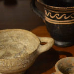 اهدای اشیای تاریخی متعلق به عصر مفرغ ـ آهن و اشکانی در مشهد