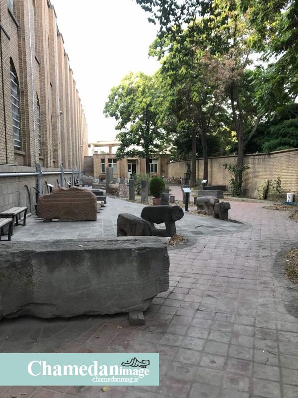 دو عکس متفاوت از وضعیت آثار تاریخی موزه آذربایجان | مسئولان محترم موزه؛ این‌ها فقط یک سنگ نیستند!