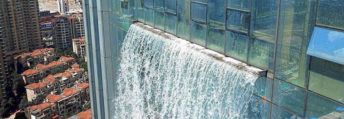 فیلم | چینی‌ها جاذبه گردشگری می‌سازند! |  ساخت آبشاری عظیم در دل ساختمانی در چین