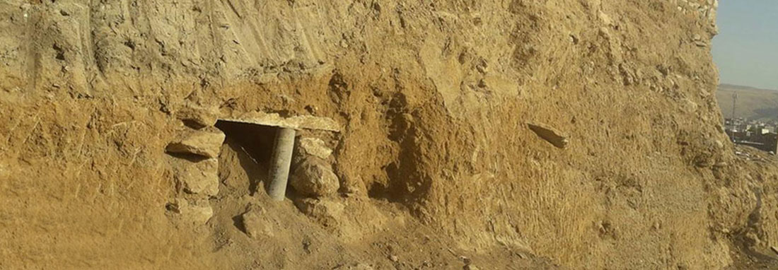ماجرای کشف یک گور باستانی و به غارت رفتن اشیاء تاریخی در سرپل ذهاب | میراث برای حفاظت آثار تپه‌های زلزله‌زده چه کرد؟