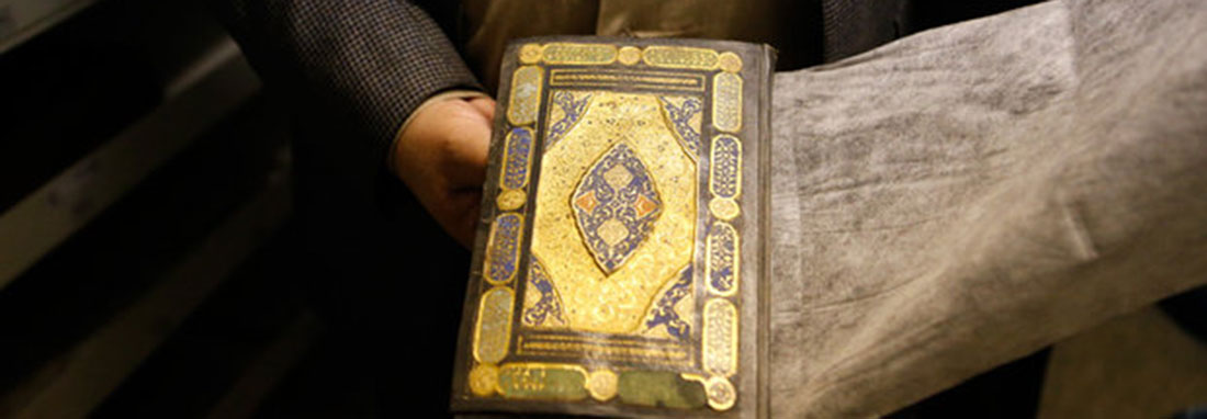 بلندخوانی کتاب‌های خاموش در کتابخانه و موزه ملک