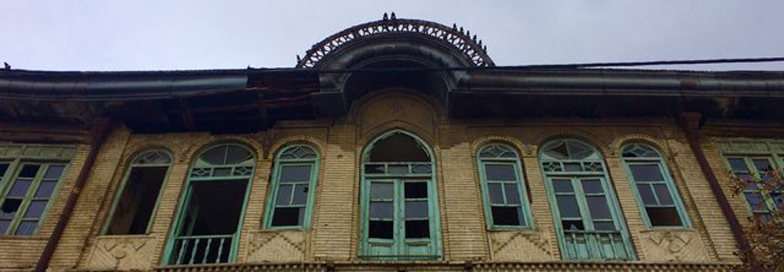 مسافرخانه‌ای که رضا خان افتتاح کرد بالاخره ثبت ملی شد | نخستین بنای چند طبقه همدان نجات می‌یابد؟