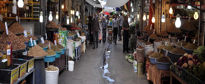 تصاویر محمدباقر قالیباف در بازار تاریخی رشت