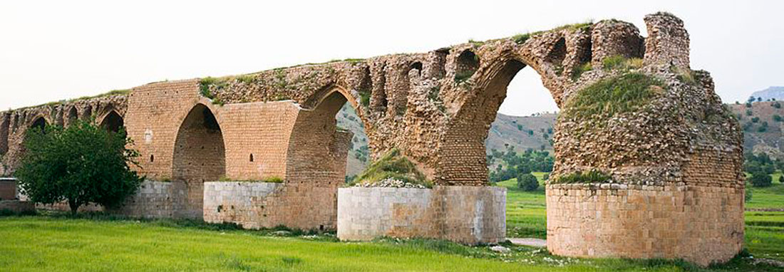 مادر پل‌های ایران تخریب شد | لحظه تلخ تخریب یکی از پایه‌های پل تاریخی کشکان لرستان را ببینید