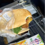 وعده غذایی فلافل در یک هواپیمای داخلی | تصویر پذیرایی ایرلاین ایرانی را ببینید | ایرلاین‌های خارجی با چه غذاهایی از مسافران پذیرایی می‌کنند؟