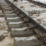 سیلاب راه آهن اهواز - خرمشهر را مسدود کرد | نفود سیلاب به یک ایستگاه قطار در خوزستان