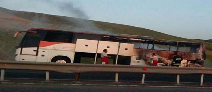 فیلم | لحظه آتش‌ گرفتن یک اتوبوس مسافربری در جاده هراز