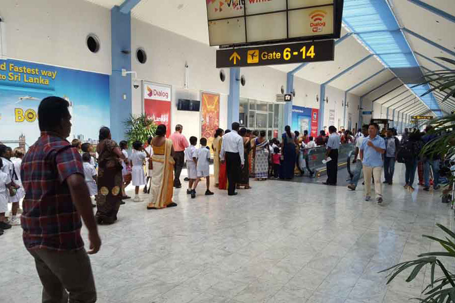 سریلانکا روادید فرودگاهی شهروندان 39 کشور را لغو کرد | انگلیس اتباع خود را از سفر به سریلانکا منع کرد