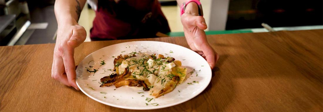 اولین رستوران «مستر شف» دنیا در دوبی راه‌اندازی شد | دستور پخت یک غذا از جعبه اسراسرآمیز «مستر شف»