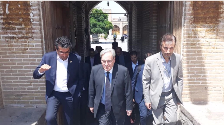 سفیر فرانسه به سرای سعدالسلطنه رفت | تماشای بزرگ‌ترین کاروانسرای شهری ایران
