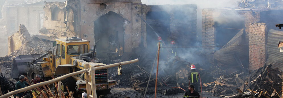 بررسی خسارت وارد شده به بازار کهنه قم در آتش‌سوزی