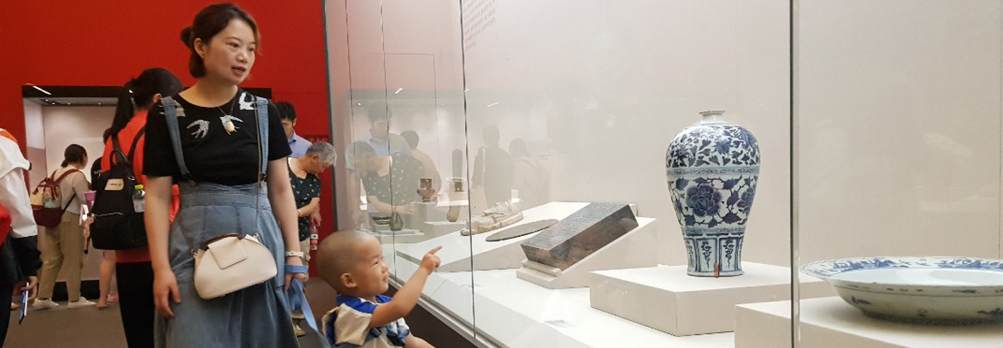 آثار موزه ملی ایران به سلامت از چین بازگشت | چینی‌ها به تماشای سنگ پی بنای تخت جمشید رفتند