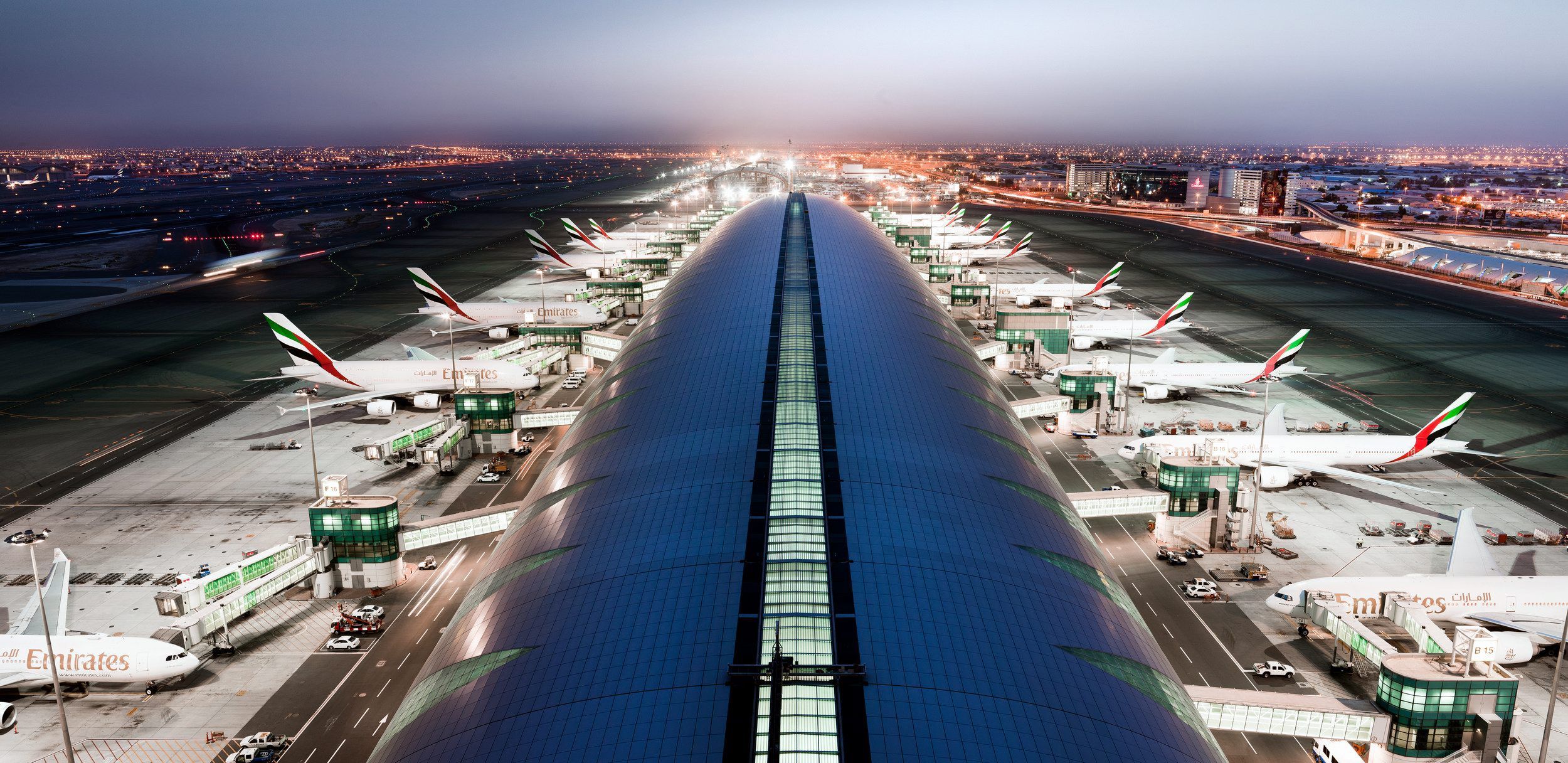 اختلال در پروازهای فرودگاه دبی | احتمال حضور پهپاد ناشناس در اطراف فرودگاه