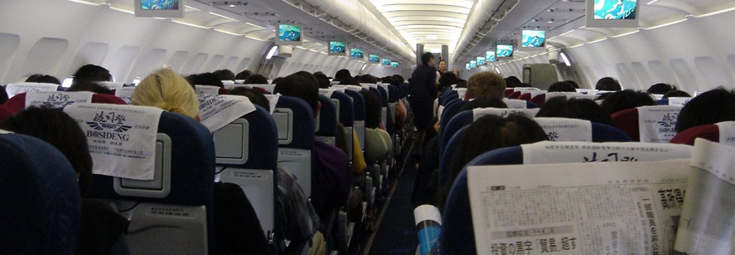 اتفاقی باور نکردنی در یک هواپیما ؛ متفاوت با آنچه در ایران اتفاق می‌افتد | وقتی همه مسافران نشسته بودند!