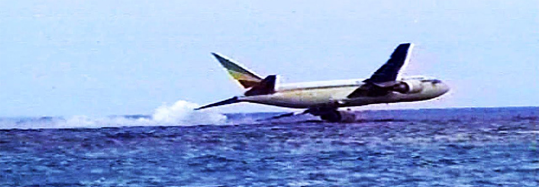 فیلم | ماجرای هواپیمایی که بار یک کشتی در جنوب ایران شد | این هواپیما در آب‌های کیش غرق می‌شود!